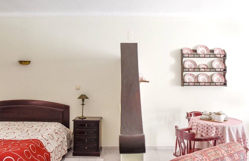 Sao Joao Batista House | Homerez - Amazing house for 2 ppl. with shared pool at Porto de Mós