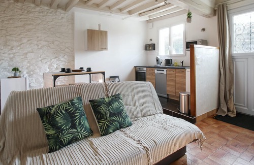 Pierrefonds House | Homerez - Amazing house for 4 ppl. at Pierrefonds