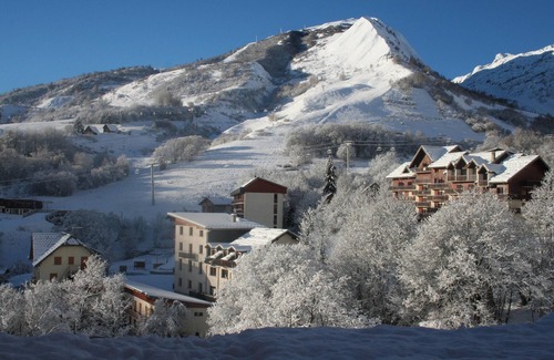 Saint-Sorlin-d'Arves Apartment | Homerez - Apartment in Saint-Sorlin-d'Arves