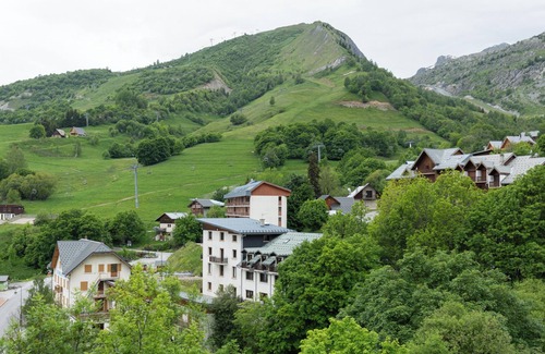 Saint-Sorlin-d'Arves Apartment | Homerez - Apartment in Saint-Sorlin