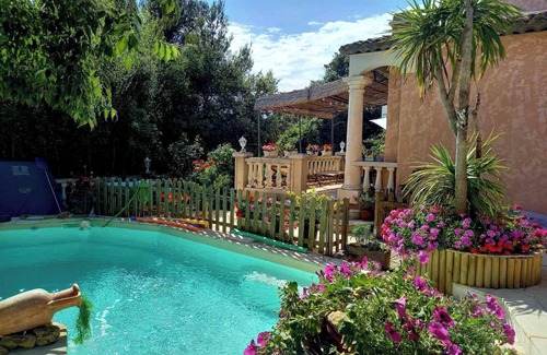 Salon-de-Provence Apartment | Homerez - Apartment - Salon-de-Provence