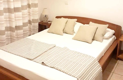 Trois-Bassins Apartment | Homerez - Appartement 1 km away from the beach for 2 ppl. at Les Trois Bassins