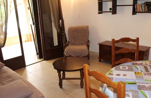 Querciolo Apartment | Homerez - Appartement 4 km away from the beach for 2 ppl. with shared pool