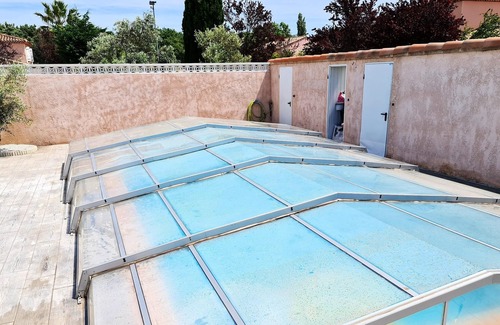 Vitrolles Apartment | Homerez - Appartement 15 km away from the beach for 2 ppl. with shared pool