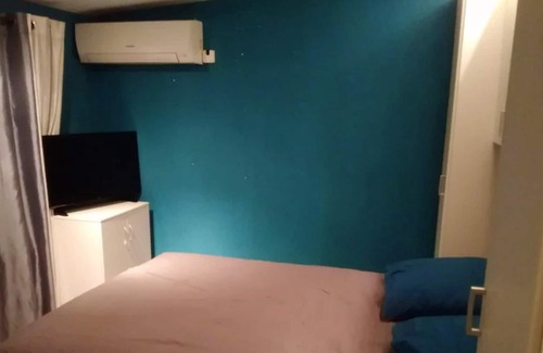 Vitrolles Apartment | Homerez - Appartement 15 km away from the beach for 2 ppl. with shared pool