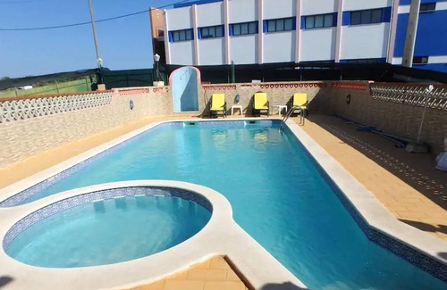 Parchal Apartment | Homerez - Appartement 1 km away from the beach for 4 ppl. with shared pool