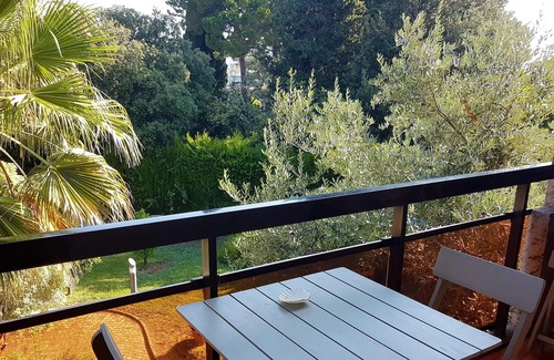 Fabron Apartment | Homerez - Appartement for 4 ppl. with shared pool, garden and balcony at Nice