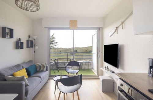 Saint-Jean-de-Monts Apartment | Homerez - Apt - St-Jean-de-Monts, Sea View