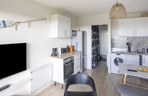 Saint-Jean-de-Monts Apartment | Homerez - Apt - St-Jean-de-Monts, Sea View