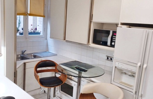 Passy Apartment | Homerez - Apt in Paris (Trocadéro)