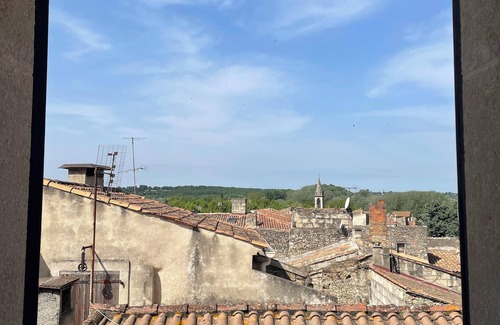 Montfrin House | Homerez - Authentic House in Montfrin with Terrace and Air Conditioning