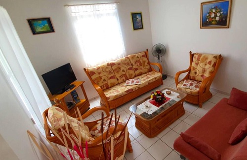 Capesterre-Belle-Eau House | Homerez - Beautiful bungalow for 5 ppl. with shared pool at Capesterre-Belle-Eau