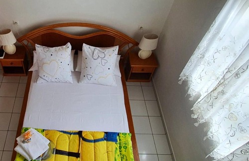 Capesterre-Belle-Eau House | Homerez - Beautiful bungalow for 5 ppl. with shared pool at Capesterre-Belle-Eau