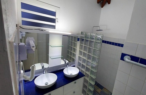 Capesterre-Belle-Eau House | Homerez - Beautiful bungalow for 5 ppl. with shared pool at Capesterre-Belle-Eau
