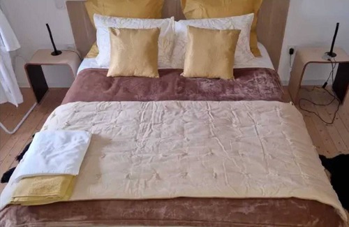 Roz-sur-Couesnon House | Homerez - Beautiful house for 7 ppl. with garden and terrace at Roz-sur-Couesnon