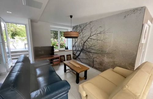 Roz-sur-Couesnon House | Homerez - Beautiful house for 7 ppl. with garden and terrace at Roz-sur-Couesnon