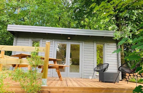 Salleboeuf Ski Chalet | Homerez - Beautiful chalet for 6 ppl. with shared pool and terrace at Sallebœuf