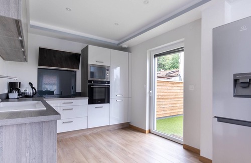 Floirac House | Homerez - Beautiful house for 6 ppl. with terrace at Floirac