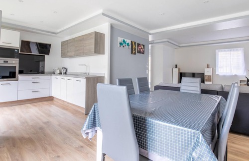 Floirac House | Homerez - Beautiful house for 6 ppl. with terrace at Floirac