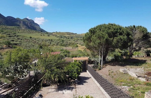 Caccamo Villa | Homerez - Beautiful Villa in Caccamo with Private Pool