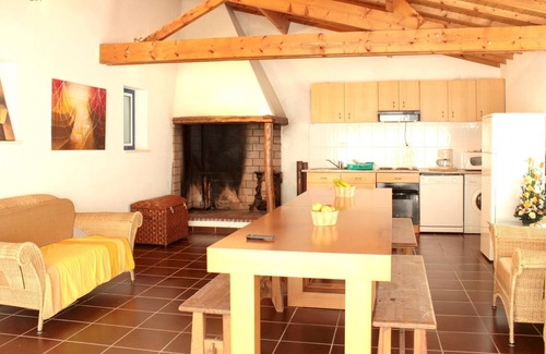 Burinhosa House | Homerez - Big house 5 km away from the beach for 10 ppl. with shared pool