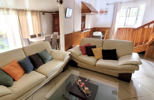 Le Tampon House | Homerez - Big house for 12 ppl. with sea view, garden and terrace at Pont d'Yves