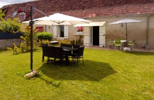 Limeyrat House | Homerez - Big house for 10 ppl. with spa, garden and terrace at Limeyrat