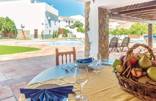 Mondron Villa | Homerez - Big villa for 11 ppl. with swimming-pool and terrace at Mondrón