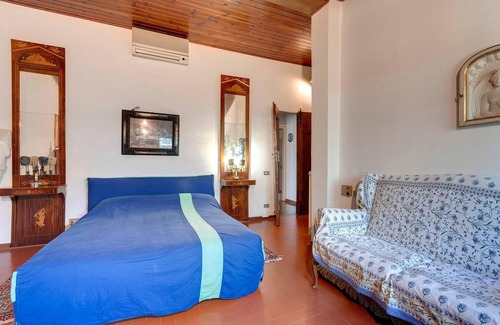 Oltrarno Villa | Homerez - Big villa for 12 ppl. with swimming-pool and garden at Firenze