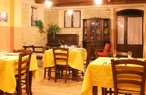 Montecarotto Villa | Homerez - Big villa for 20 ppl. with swimming-pool at Montecarotto