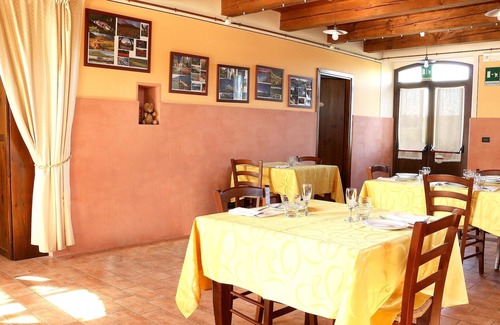 Montecarotto Villa | Homerez - Big villa for 20 ppl. with swimming-pool at Montecarotto