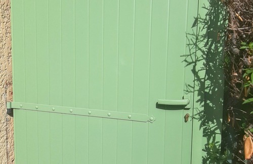 Eyguieres House | Homerez - Charming House in Eyguières with a Shared Pool