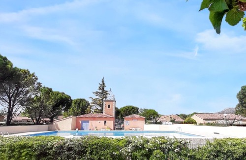 Eyguieres House | Homerez - Charming House in Eyguières with a Shared Pool