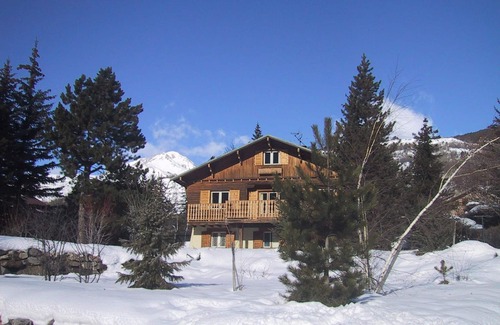 Saint-Chaffrey Ski Chalet | Homerez - Chalet in Saint-Chaffrey, mountain view