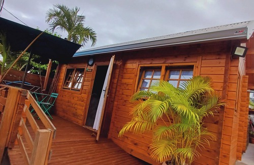 Etang Sale Les Bains Ski Chalet | Homerez - Chalet in L'Étang-Salé