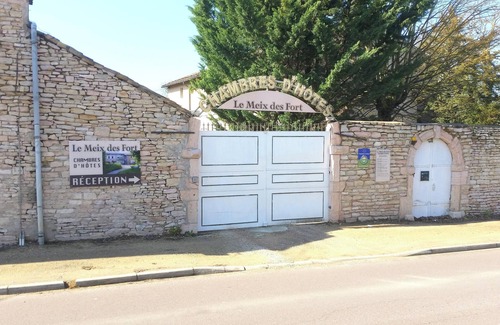 Lacrost Apartment | Homerez - Charming Apartment in Lacrost with Private Garden - 60 m²