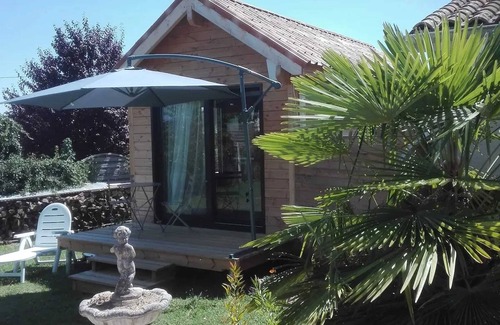 Eymet Ski Chalet | Homerez - Charming Chalet with Shared Pool in Eymet