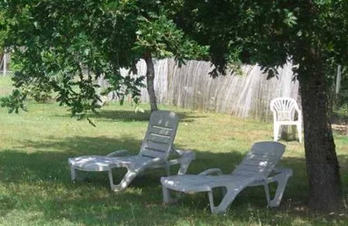 Eymet Ski Chalet | Homerez - Charming Chalet with Shared Pool in Eymet