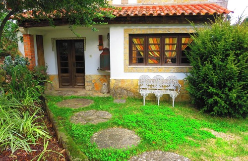 Sao Joao Batista House | Homerez - Charming House in Porto de Mós with Shared Pool