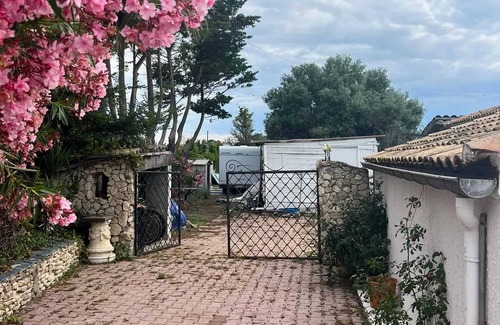 Marseillan House | Homerez - Charming house in Marseillan with large garden and terrace