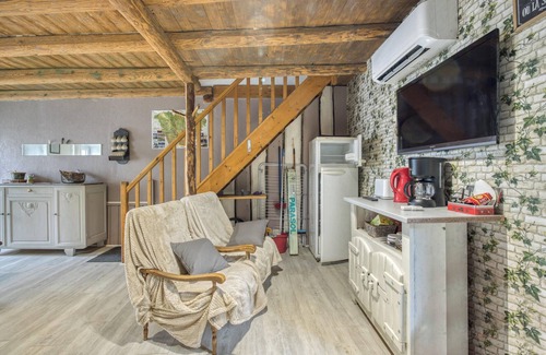 Valprivas House | Homerez - Charming house in Valprivas with a private garden.