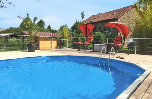 Chenerailles - Auzances - Bellegarde et Haut Pays Marchois House | Homerez - Charming house in Charron with shared pool