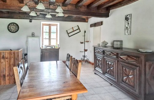 Eguilly House | Homerez - Charming House in Eguilly - Garden and Terrace