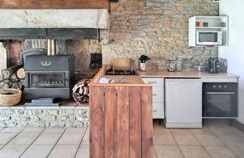 Eguilly House | Homerez - Charming House in Eguilly - Garden and Terrace