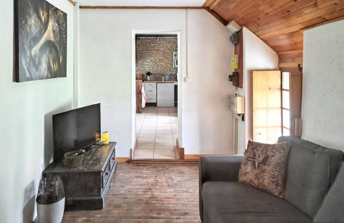 Eguilly House | Homerez - Charming House in Eguilly - Garden and Terrace