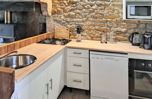 Eguilly House | Homerez - Charming House in Eguilly - Garden and Terrace