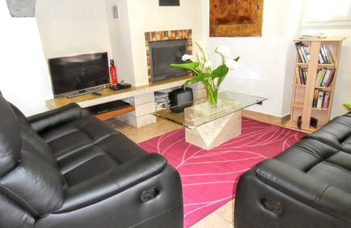 Cajarc House | Homerez - Charming House in Cajarc with Garden