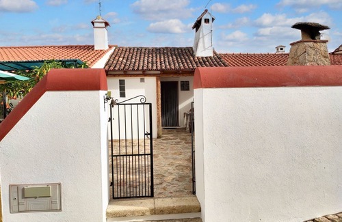 Beira House | Homerez - Charming House in Beirã with Enclosed Garden