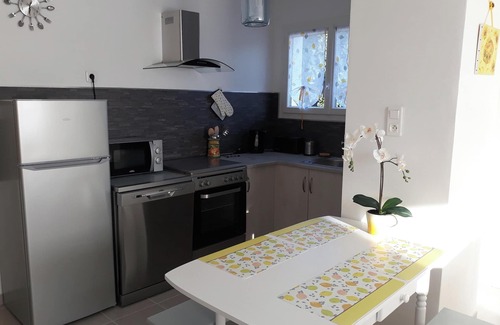 Pujaut House | Homerez - Charming house with garden and terrace in Pujaut
