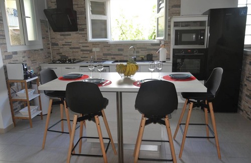 Petit Bourg House | Homerez - Charming House with Jacuzzi in Rivière-Salée